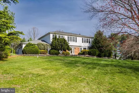4 Bessie Ct, Millstone Township, NJ 08535