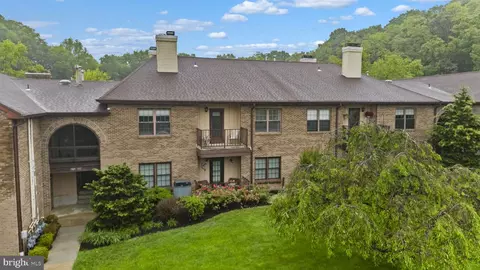 516 Wellington Pl, Matawan, NJ 07747