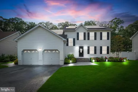 36 Sally St, Howell, NJ 07731