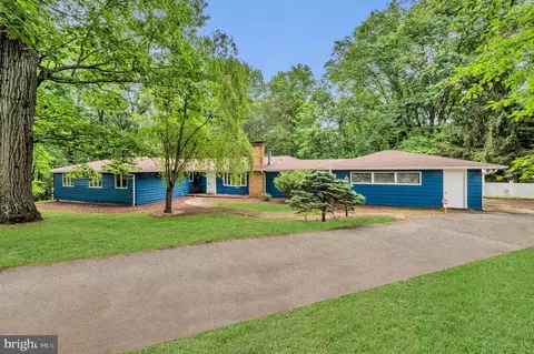 62 Reids Hill Rd, Morganville, NJ 07751