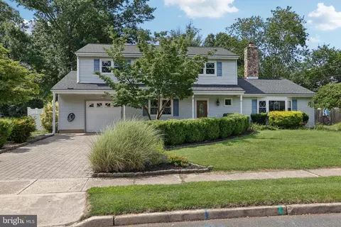 8 Coates Rd, Allentown, NJ 08501