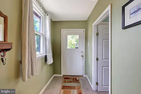 224 Walling Pl, North Middletown, NJ 07748