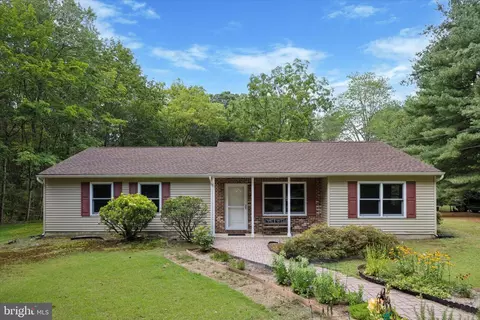 14 Main St, Cream Ridge, NJ 08514