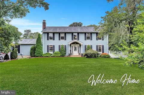 4 Cranberry Ct, Cream Ridge, NJ 08514