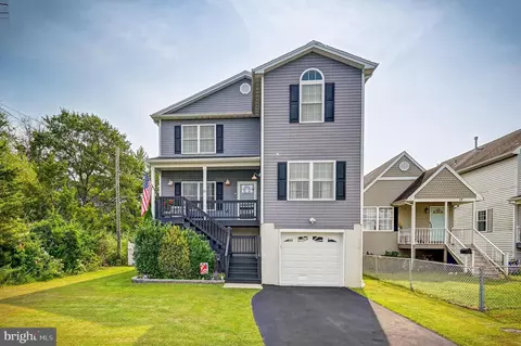 11 Brainard Ave, Port Monmouth, NJ 07758