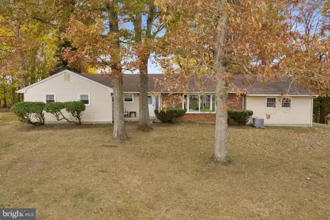 193 Burlington Path Rd, Cream Ridge, NJ 08514