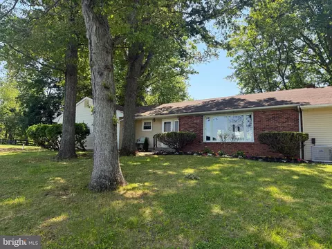193 Burlington Path Rd, Cream Ridge, NJ 08514