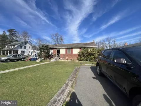 8 Gordon St, Allentown, NJ 08501
