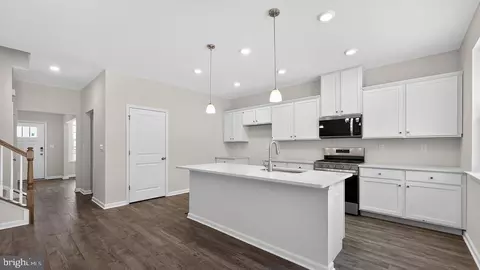 32 Georgetown Dr, Freehold, NJ 07728
