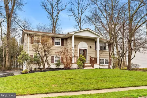 9 Poe Ln, Allentown, NJ 08501