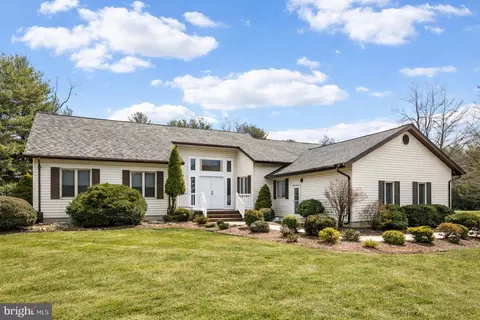 4 Cuomo Ct, Millstone Township, NJ 08535