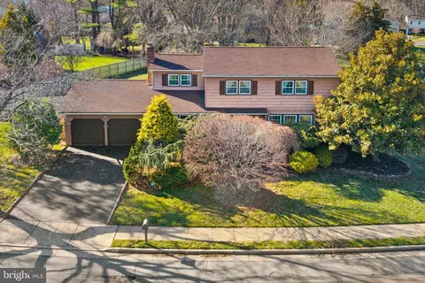 28 Georgian Bay Dr, Morganville, NJ 07751