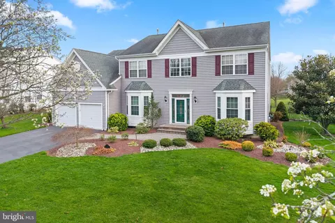 16 Heritage Dr, Allentown, NJ 08501