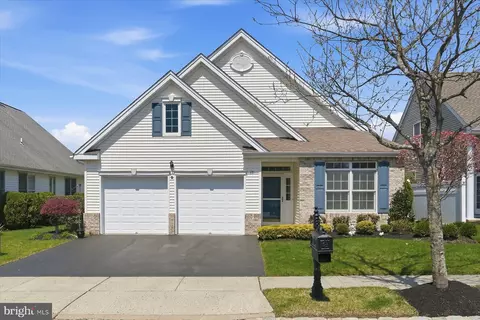 35 Chesapeake Dr, Holmdel, NJ 07733