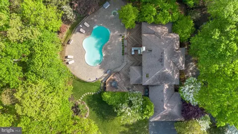 12 Country Club Ln, Marlboro, NJ 07746