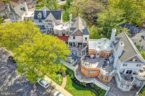 100 1st St #6, Keyport, NJ 07735