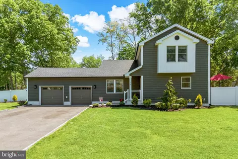 19 Acker Dr, Middletown, NJ 07748