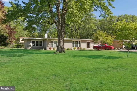 1 Cedar Ct, Roosevelt, NJ 08555