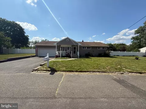 27 Maplecrest Dr, Neptune, NJ 07753