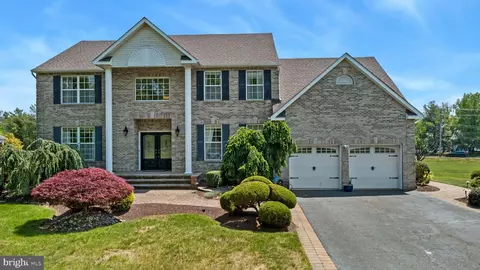 901 Oakley Dr, Freehold, NJ 07728