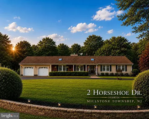 2 Horseshoe Dr, Millstone Township, NJ 08535
