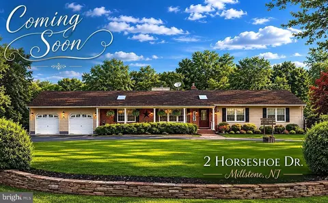 2 Horseshoe Dr, Millstone Township, NJ 08535