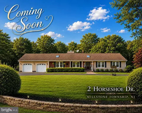 2 Horseshoe Dr, Millstone Township, NJ 08535