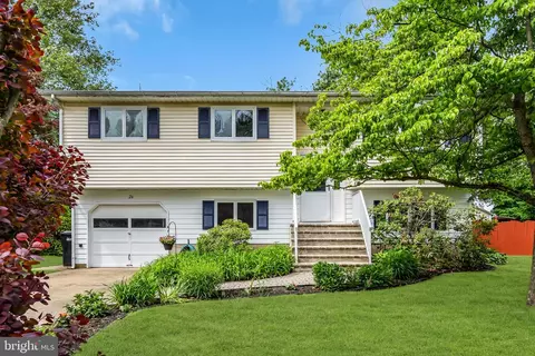 26 Allen Dr, Allentown, NJ 08501