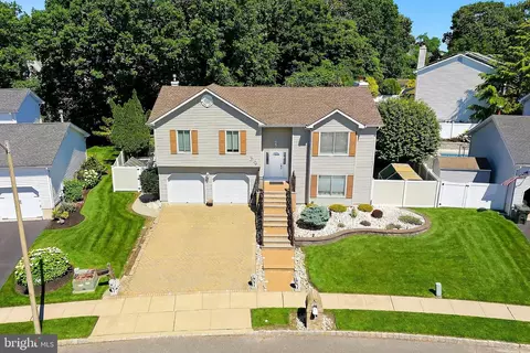 34 Bronia St, Howell, NJ 07731