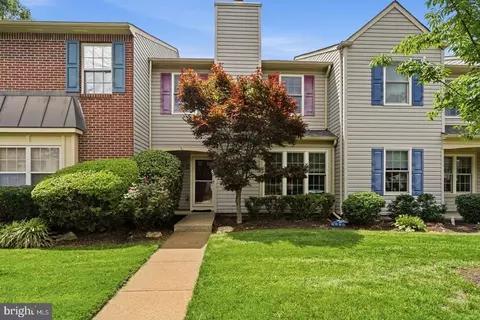 13 2 Stuart Dr, Manalapan, NJ 07726