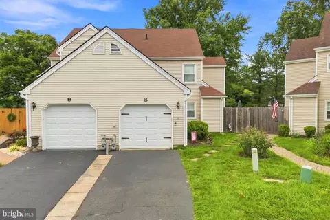 8 Cooper Ct, Freehold, NJ 07728