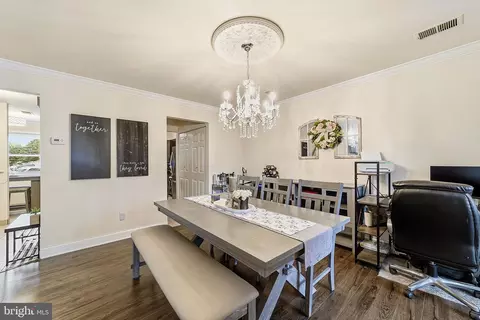 8 Cooper Ct, Freehold, NJ 07728
