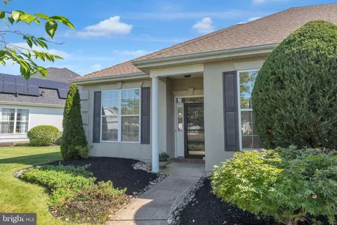 43 Bunker Hill Dr, Allentown, NJ 08501