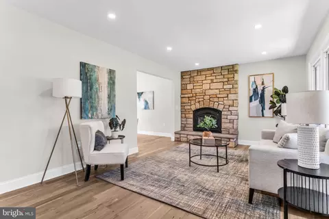 5 Wilbur Dr, Allentown, NJ 08501