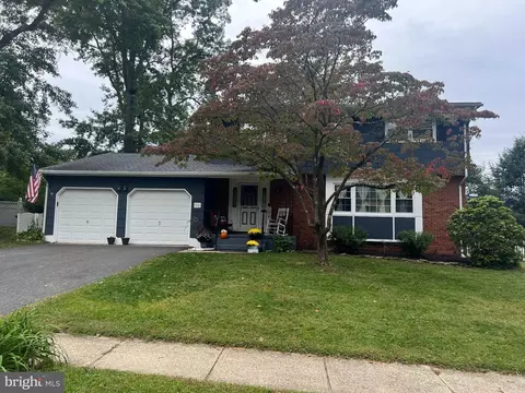 16 Twain Dr, Allentown, NJ 08501