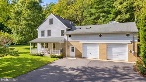 26 Rues Rd, Cream Ridge, NJ 08514