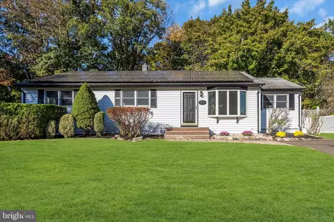 44 Lake Dr, Roosevelt, NJ 08555