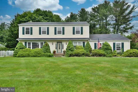 37 Flintlock Dr, Long Valley, NJ 07853