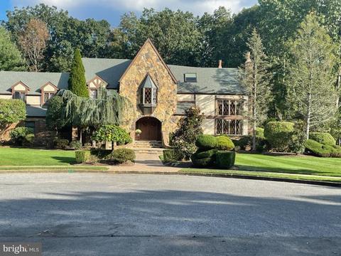 8 Centennial Ct, Monroe Township, NJ 08831