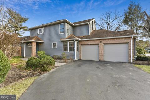 82 Fairway Blvd, Monroe Township, NJ 08831