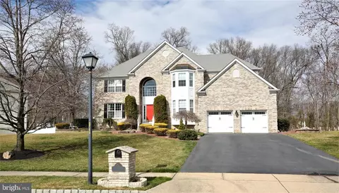 10 Tall Oaks Dr, Monroe Township, NJ 08831