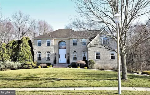 10 Carly Ct, Monroe Township, NJ 08831