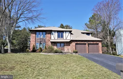18 Silvers Ln, Plainsboro, NJ 08536
