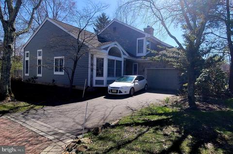 2 Bellflower Ct, Princeton, NJ 08540