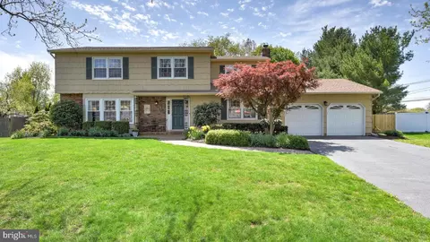 37 Hamilton Ln, Plainsboro, NJ 08536