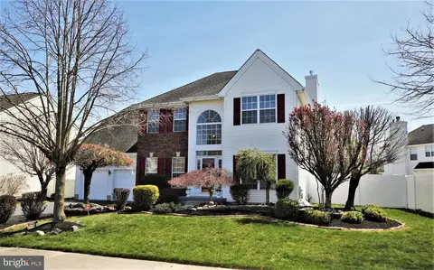 10 Scenic Dr, Dayton, NJ 08810