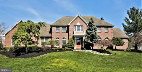 16 Barnyard Ct, Plainsboro, NJ 08536