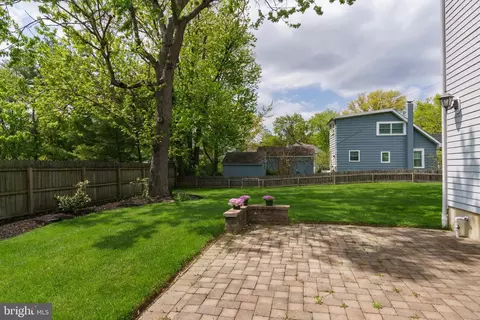 6 Bennett Pl, Cranbury, NJ 08512