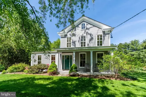 165 N Main St, Cranbury, NJ 08512