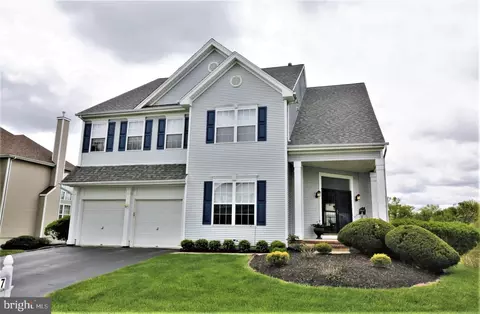 17 Dogwood Dr, Plainsboro, NJ 08536